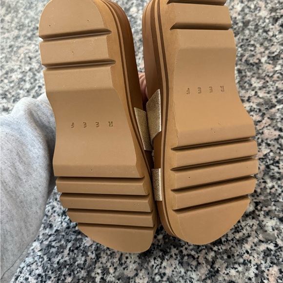 NWOT Reef Cusion Vista Higher Women's Platform Sandals in Gold - Picture 7 of 9